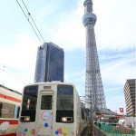 スカイツリートレインと東京スカイツリー(R)